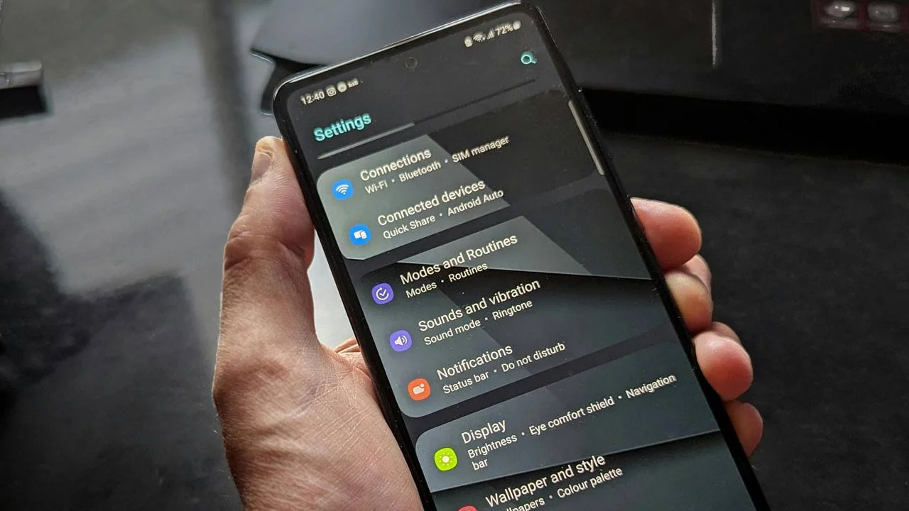 Telefonun Parlaklığı: Nasıl Artırılır ve Gece Saatlerine Uygun Hale Getirilir